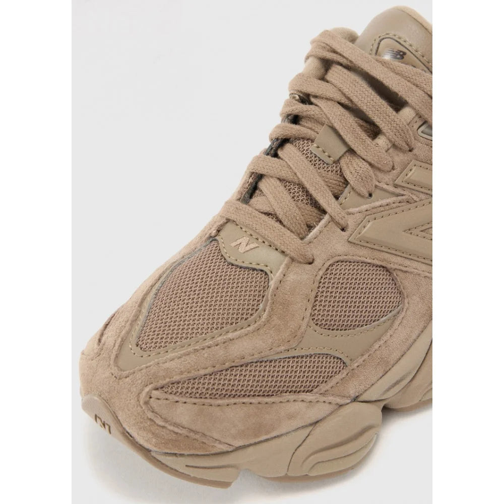 New Balance 9060
Chestnut

