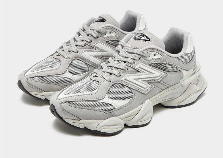 New Balance 9060
Light Grey Silver Metallic