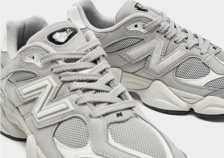New Balance 9060
Light Grey Silver Metallic
