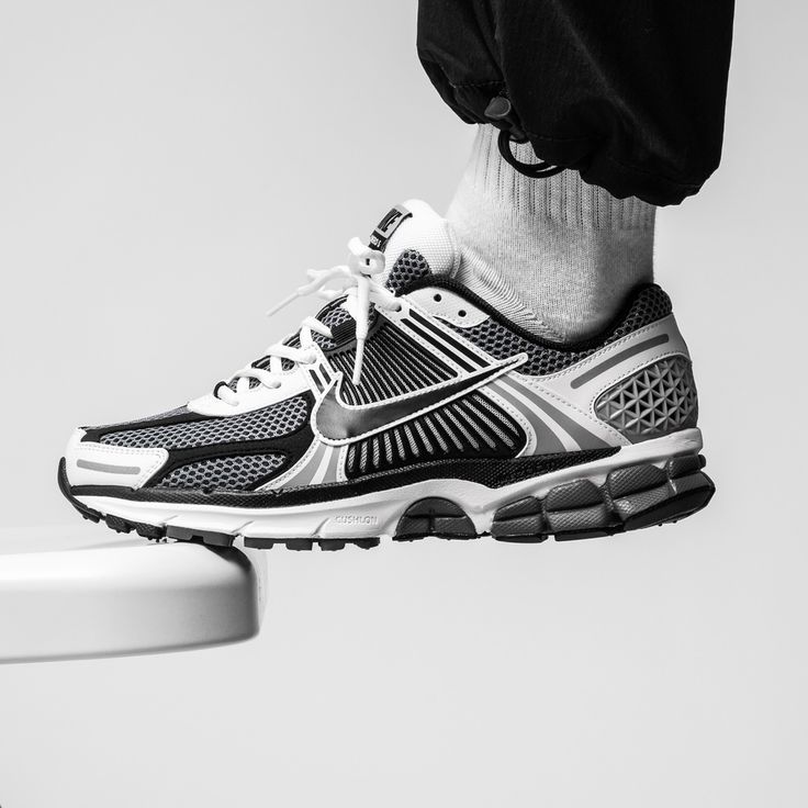 Nike Zoom Vomero 5 SE SP Dark Grey Black White
