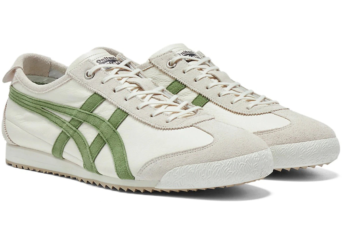 Onitsuka Tiger Mexico 66 SD Birch Green, paar samen vanuit driekwart aanzicht met groene strepen en beige zool