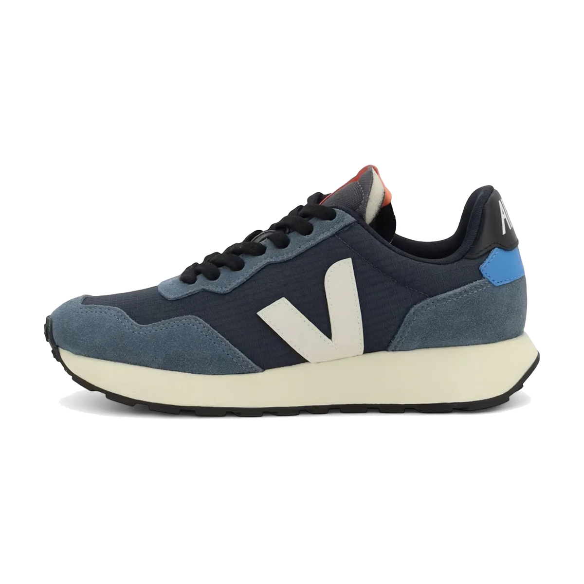 Veja Paulistana Ripstop Nautico Pierre zijaanzicht, donkerblauw suède met crèmekleurig V-logo en roomkleurige zool