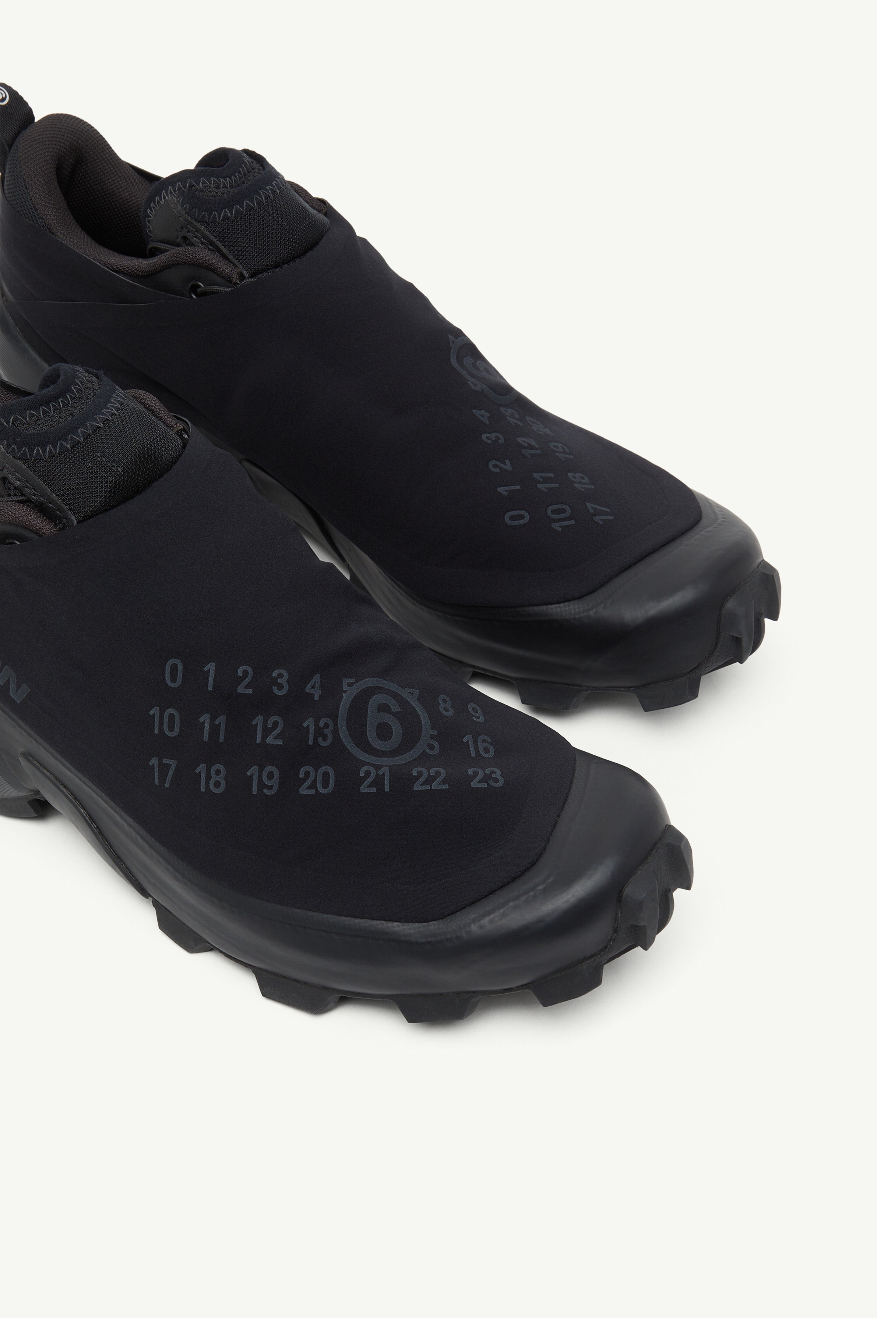Salomon Cross Dust MM6 Maison Margiela Black