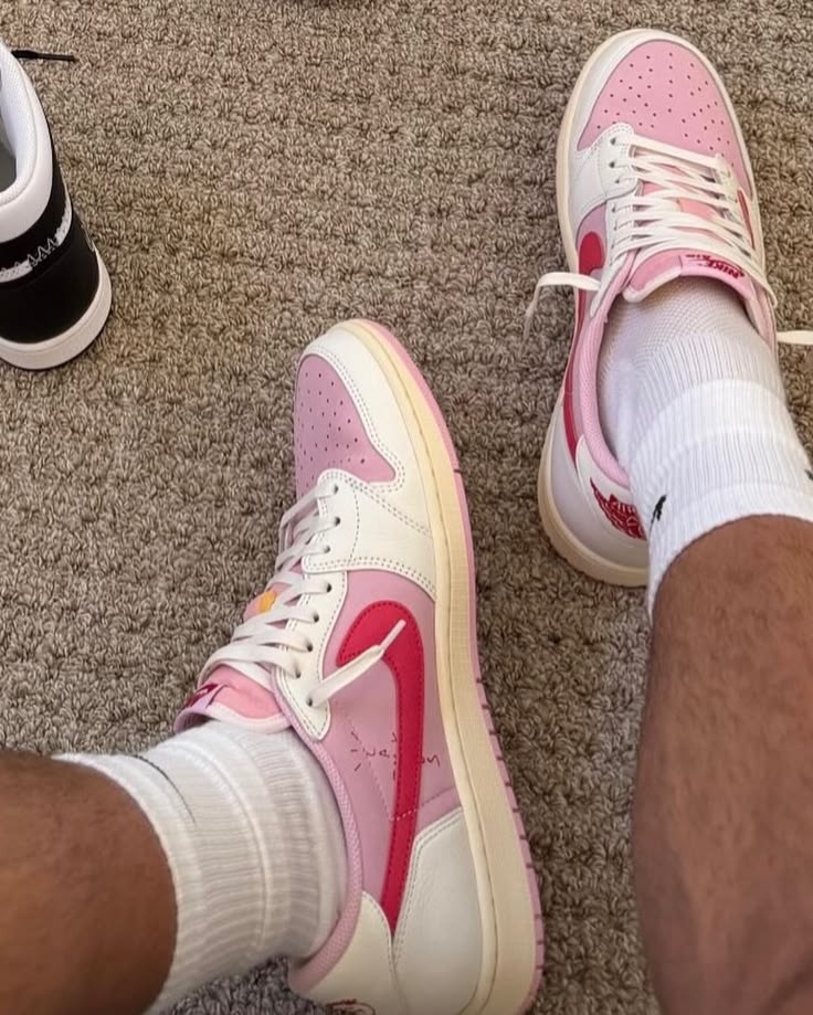 Nike Air Jordan 1 Retro Low OG SP Travis Scott Sail Tropical Pink