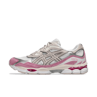 ASICS Gel-NYC Cream Mineral Beige Pink, zijaanzicht met wit mesh, roze en grijze accenten, witte zool