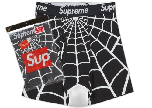 Supreme Hanes Spider-Man Boxer Briefs (2 Pack) Black, vooraanzicht met spinnenwebpatroon en verpakking met rood Sup-logo